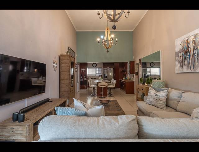 3 BEDROOM TOWNHOUSE SOLD IN NEW MARKET PARK